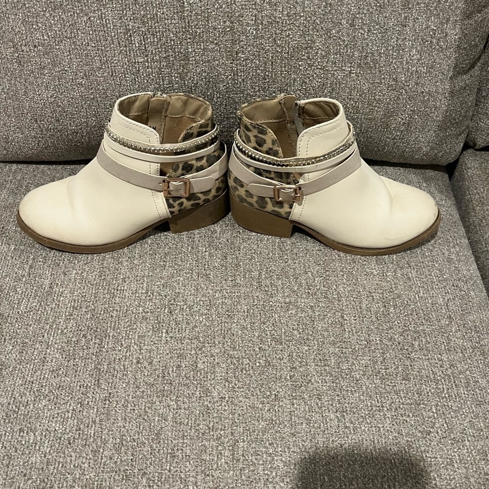 Girls boots size 2M. Color cream/beige. Leopard print in the back. Side zippers! - Picture 2 of 13